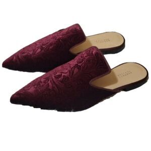 𝅺barneys New York Baroque Velvet Mules Wine